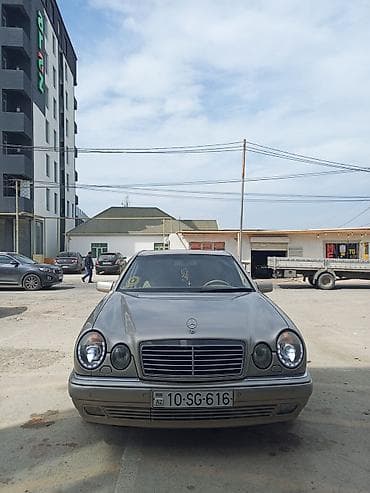 ford transit stop: Mercedes-Benz E 280: 2.8 l | 1997 il Sedan — 2