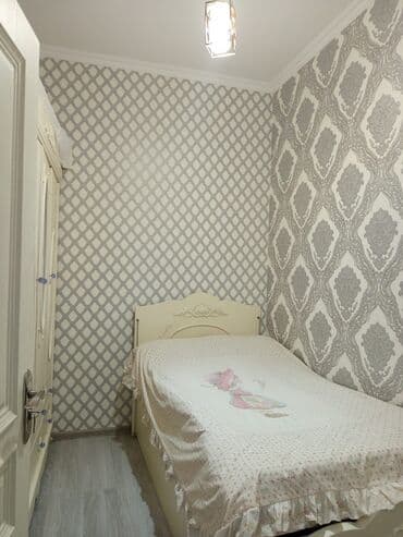 Otaqların satışı: Satılır: zövqlə təmir olunmuş mənzil interyeri - Geniş qonaq otağı — 17