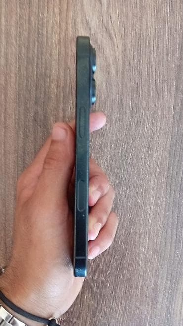 IPhone 16 Pro, Black Titanium — 3