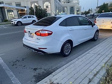 diffuser: Ford Fiesta sedan – ağ rəng, 4 qapı, kompakt sinif. Xarici — 5