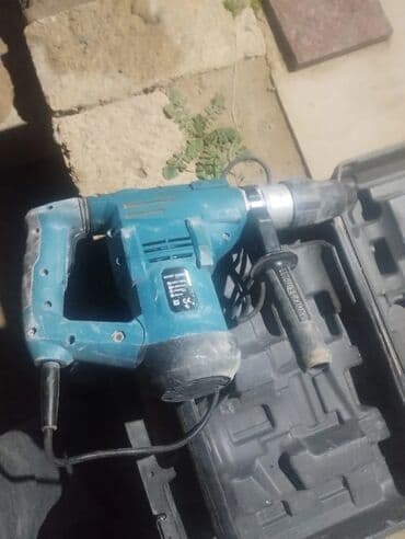 Rotary Hammer perforator - Güc: 2400W - Gərginlik/freq.: 220V ~ 50Hz