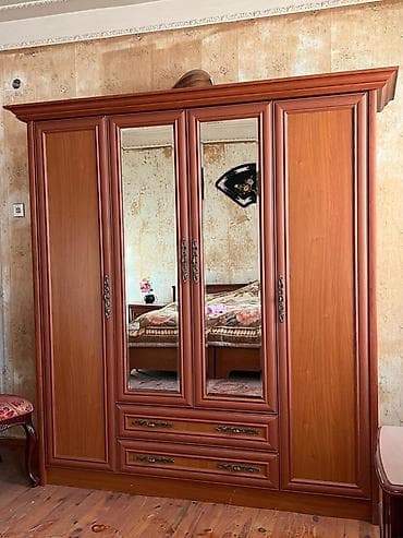 Yataq otağı dəsti – klassik üslub, qoz rəngi Komplekt: - 4 qapılı