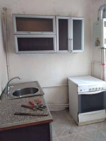 binəqədidə kiraye ev: Bakixanov qəsəbəsi(Razin),Vahid şadlıq sarayın yanında,2/5 binada 2 — 5