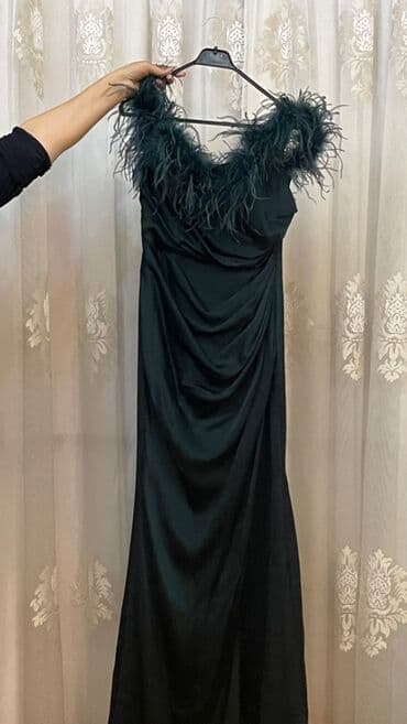 ziyafət geyimləri 2024: Tünd Yaşıl Don 1 dəfə geyinilib Material: Yuxarı hissəsi tüklü — 1