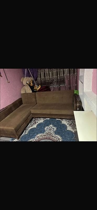 mətbəx kunc divan: Künc divan – L şəkilli, qəhvəyi rəng. - Müasir, minimalist dizayn; — 1