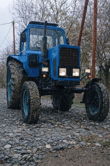 Yağlar və avtokimyəvi maddələr: Mavi rəngli təkərli traktor - Güclü dizel mühərrikli, qabaqda — 3