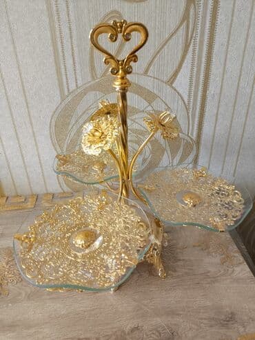 подставка для цветов: Zərif dizaynlı üçmərtəbəli servis stendi - Material: metal və şüşənin — 1