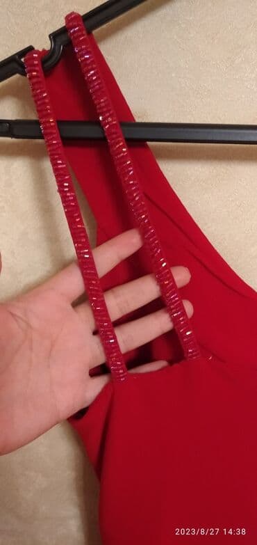 uzun qizil sirqalar: 1dəfə geyinilib, yüksək qiymətə alınıb — 8