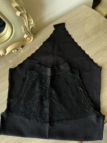 paltar qadın: Qara rəngli qadın koftası – krujeva detallı - Model: qolsuz, boğazı — 3