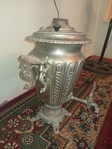 antik samovar: Antik kömür/sobaya əsaslanan samovar - Kütləvi metal gövdə, relyef — 3