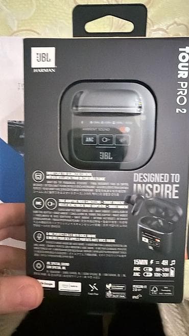 kalonka balaca: JBL Tour Pro 2 simsiz qulaqlıqlar - Smart Case: Korpus üzərində — 1