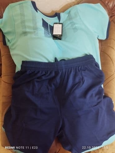 женские спортивные костюмы с стразами: İdman geyimi dəsti - Tərkib: qısaqol köynək + şort - Rəng: açıq mavi — 2