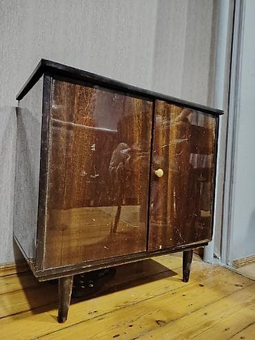 berber mebeleri: İçi polkalıdır. Uzunluğu-76sm, eni-42sm. Ünvan: Yeni Günəşli qəsəbəsi — 1