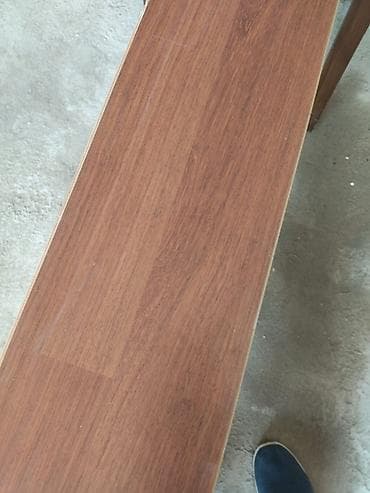 Laminat döşəmə taxtaları – qəhvəyi/taxta teksturalı - Material: HDF