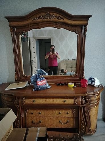 vitrin etir: Klassik üslubda taxta qonaq otağı dəsti - Material: təbii ağac və — 2