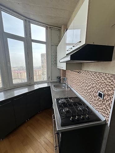 qebele ev satilir: Yeni yasamal cox seliqeli ev kiraye verili 2 otaq.19 mertebeni 14 — 5