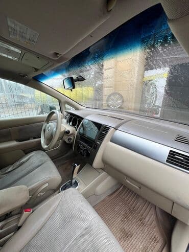 c klass mersedes: Nissan Tiida: 1.8 l | 2007 il Sedan — 18