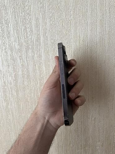 iphone kiredit: IPhone 14 Pro, Qara, Face ID — 4