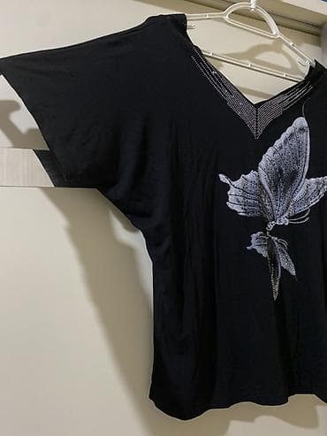 Qara qadın bluzası – kəpənək printli ölçü birinci şəkilin ölçüsü L-40 — 2