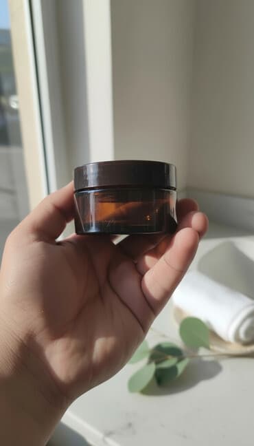 Tünd qəhvəyi rəngli, vintli qapaqlı kosmetik qablar - Material