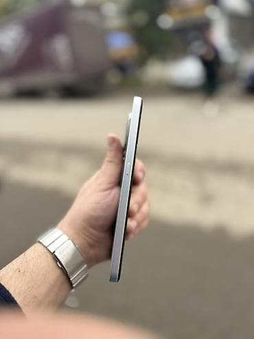 telefon 64 gb: Honor X7d, 256 GB, rəng - Gümüşü, Sensor — 6