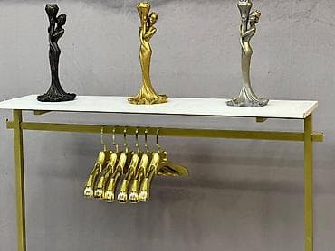 taxta asilqan: Stend / asılqan / vitrin aksessuarı Qiymət : 100manat •Decor Dizayn — 2