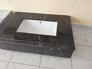 moyka tulpan: Mərmərdən hazırlanmış hamam çanaqları və stolüstü konsollar - — 2