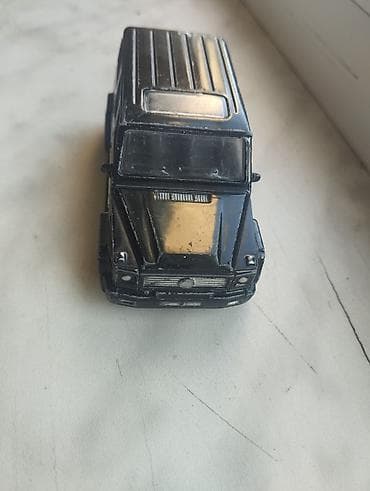 kohnə sifer: Qara rəngli metal oyuncaq SUV maketi - Korpus: metal döküm — 1