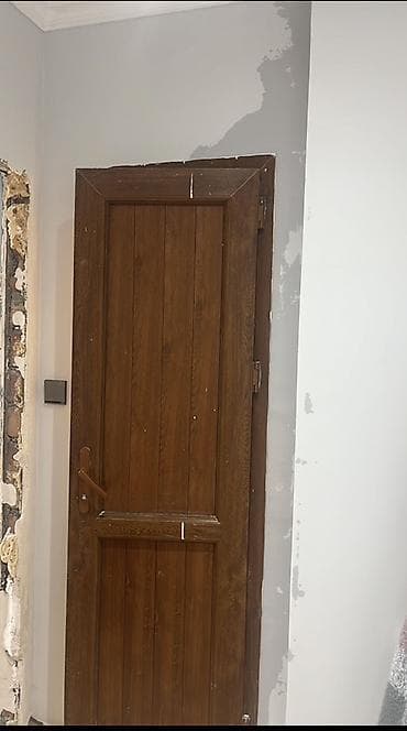 Taxta daxili qapı - Material: tam ağac (taxta panellər), təbii