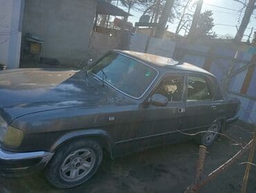 Digər avtomobillər: Satılır: GAZ Volga sedan (arka görünüşdə “Volga” emblemi) — 5