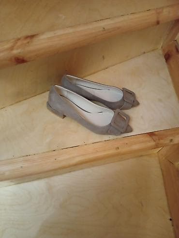 Qadın ayaqqabısı – klassik balerina/pump üslubu - Rəng: boz-bej