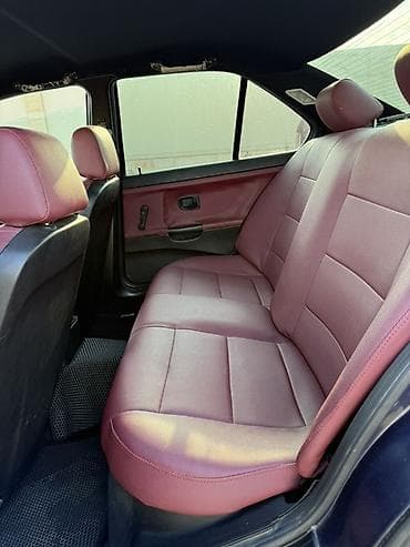 uaz satiram: BMW 3 Seriyası E36 sedan – tünd mavi rəngdə, 4 qapılı gövdə. Klassik — 9