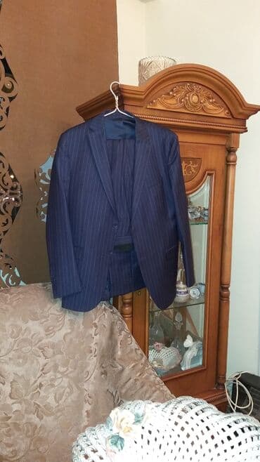 kişi ucun klassik qara kostyum: Detallar nezere alinib.keyfietli kostyumdu.coox bahali alinib — 1