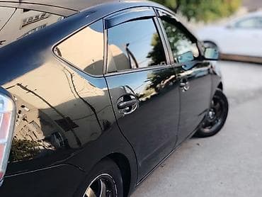 prius yan guzgu: Toyota Prius hibrid hatchbek - Korpus: qara rəng, arxa spoyler və — 4