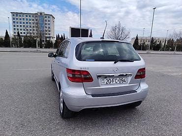ucuz mercedes: Mercedes-Benz B-Class, gümüşü rəngli kompakt hetçbek. Xarici — 6