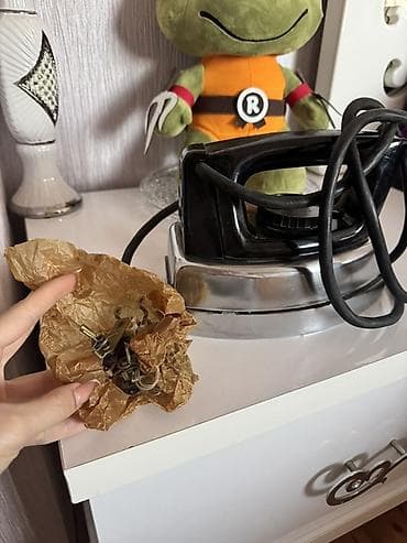 köz ütüsü: Məhsul: Sovet istehsalı elektrik ütüsü (model Y-4A – orijinal qutusu — 2