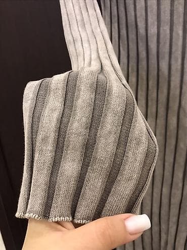 42-44e qədər gedir alinib heç geyinilmıyib Türkiyənindi.Boz rəngdə — 2