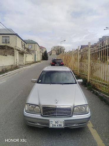 Mercedes-Benz S-Class: 2.4 l | 1997 il Sedan — 1