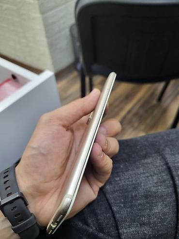 philips xenium 9@9s: Xiaomi Mi A2, 32 GB, rəng - Qızılı, 
 İki sim kartlı — 5