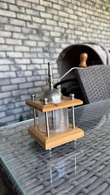 ev dinamik: Taxta və metal kombinasiyalı əl dəyirmanı Antik- Təyinat: Qəhvə — 1