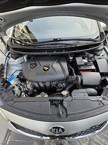 Kia Cerato (Forte) sedan – gümüş rəng. Xüsusiyyətlər: - Kuzov: 4 — 8