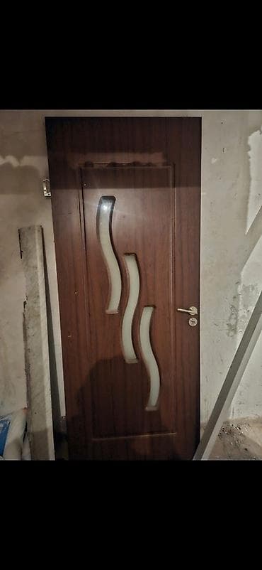 neon balığı: Qapi 2eded 205/90sm 80azn biri Qaracuxur 0013 leli Ağac teksturalı — 1