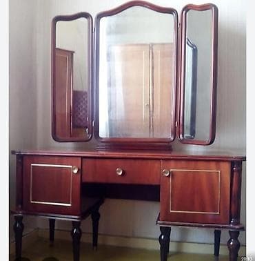 Böyüklər üçün Döşək, Ünvandan götürmə