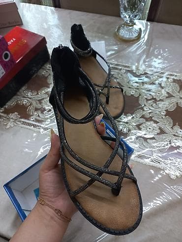 Qadınlar üçün zərli sandalet (son qiymetdir)/razmer 38 - Rəng: qara