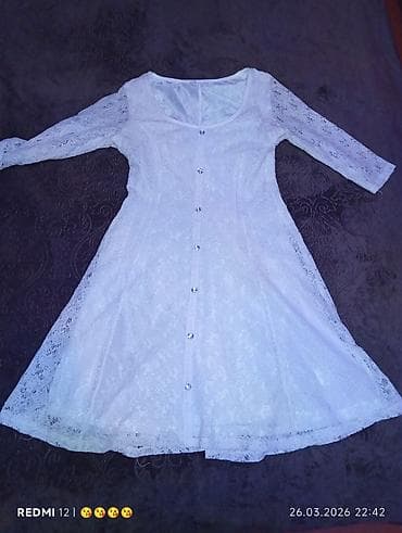 gupur donlar: Ağ rəngli, dantel fakturalı qadın paltarı. - Model: öndən düyməli — 1