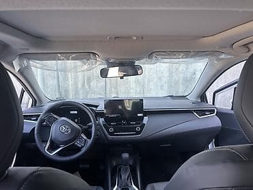 hyundai accent hatchback: Toyota Corolla Hybrid sedan - Rəng: ağ, kuzovda aerodinamik paketli — 2