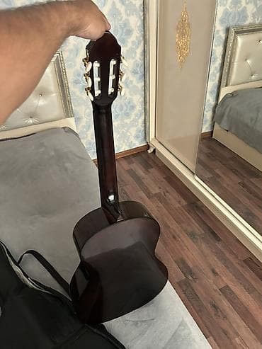 Klassik gitara, Yeni, Ünvandan götürmə — 2