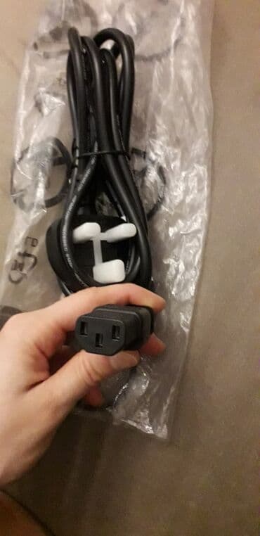 kabel internet: Kompüter bi̇rləşdi̇ri̇ci̇ kabellər 12 dənə var. Bi̇ri̇ 3 manata — 6