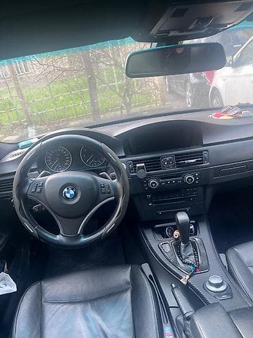318i bmw: BMW 3 Series sedan - Kuzov: 4 qapılı sedan, qara rəng - Generasiya — 10