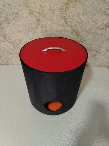 pisik yemeyi: Yuvarlaq dizaynlı, üzərində dəstəyi olan portativ pişik/kiçik heyvan — 2